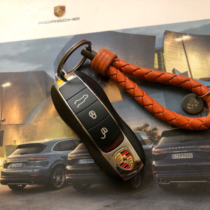 顺丰包邮。保时捷 车钥匙 遥控器 不是打火机 不是u盘，没电