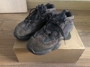 yeezy500黑武士42.5,纯黑配色,实色偏紫,正品支持