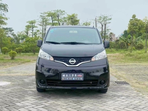 刚到店郑州日产nv200,手动1.6排量.车14年8月上牌