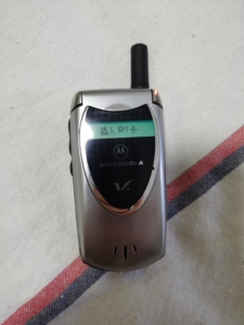 摩托罗拉v60翻盖手机老年机备用机铝合金壳手机售出不退
