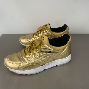 asics亚瑟士金色超轻运动鞋41码