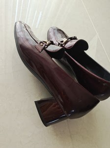 戴安娜女鞋,专柜购入,中跟漆皮面,九五新,39码