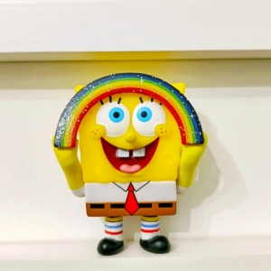 海绵宝宝隐藏款彩虹kidrobot泡泡玛特手办