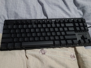 cherry mx80青轴黑色rgb机械键盘带箱子,买了快