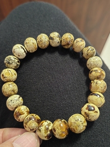 纯天然抚顺西路天矿干白花琥珀手串,直经10 .11.67克.