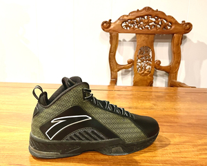 安踏篮球鞋加内特三代pe 尺码51 满满的中底缓震胶材料