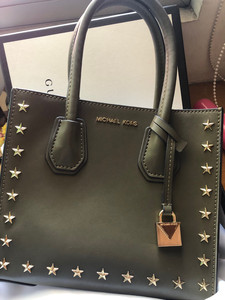 mk星星铆钉单肩斜挎手提包小号 材质:牛皮 款式:单肩包.正