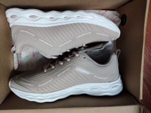 赛琪女款跑步鞋,eva鞋底超软非常轻