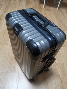 日默瓦蒙口联名款正品行李箱,可小刀,急出!