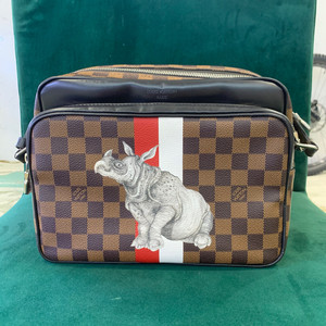 限量lv动物园系列犀牛 棕色棋盘格斜挎包  成色九成新