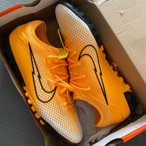 耐克 nike 刺客13 内马尔 高端 低帮 碎钉 足球鞋