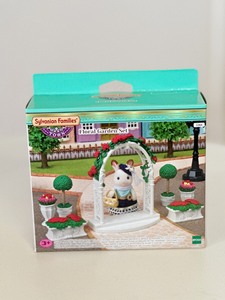 日本森贝儿家族过家家玩具 玫瑰花拱门花园套，花盆花篮。
