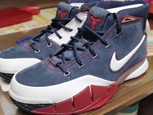 科比zk1 复刻 全新 无盒 42码 美国队配色