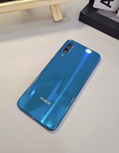 华为特价荣耀20 青春版 8 128  95新 全网通4g