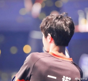 收 收成都ag超玩会一诺的拍立得签名照 只要官图 价格可谈