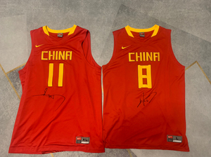 易建联朱芳雨北京奥运会亲签球衣 欣赏