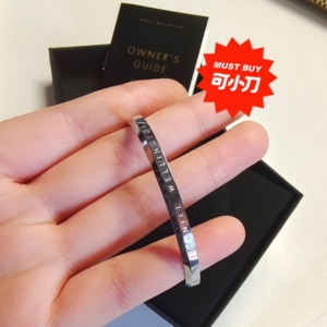 dw银色手镯