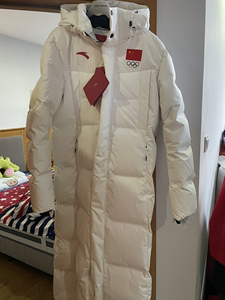安踏赞助国家队北京2022冬奥会羽绒服,长款