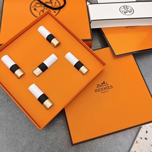 正品爱马仕新春限定口红小样套盒,女朋友妹妹买套装送的,低价出