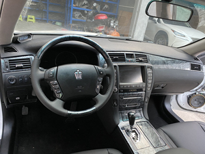 12代皇冠内饰升级沙龙黑vip,桃木方向盘,真皮座椅,仪表台