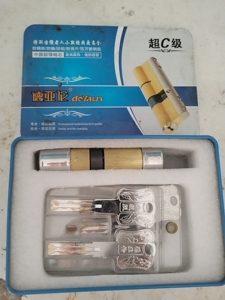德亚伦11型86锁芯,盒子有磨损,锁芯全新!