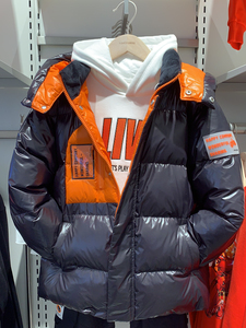以纯童装 免洗面料,帽可拆,厚羽绒服 全新 120/130