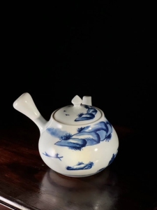 【日本京烧平安竹泉作山水诗文青花侧把壶】