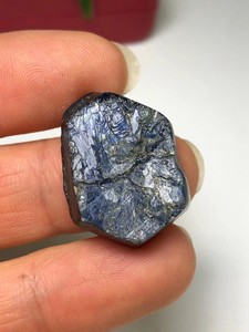 新货,天然无烧蓝宝石原石,面大,性价比高,价格实惠,不议价