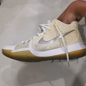 欧文3白银配色 42码 全新底整鞋无磨损,无损伤.