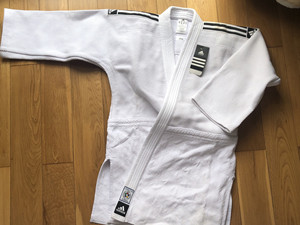 柔道服阿迪达斯