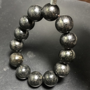 高品质新疆强磁黑金刚陨石手串