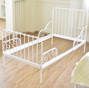 宜家购买的,铁艺可伸缩儿童床,还有一个床垫,5成新以上,尺寸