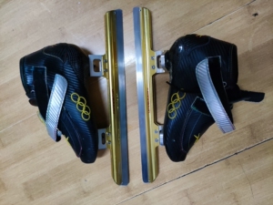 百凝盾 短道速滑冰刀,鞋是雪豹的40尺码,九层新