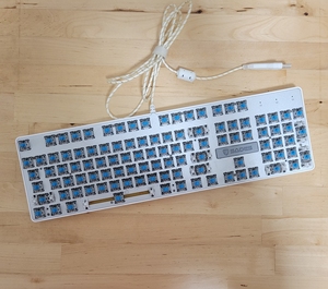 sades/赛德斯 烽影 机械键盘 白光 青轴 104键