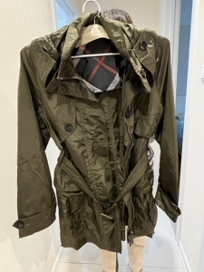 burberry 巴宝莉/博柏利 军绿色短款外套 防晒衫(高