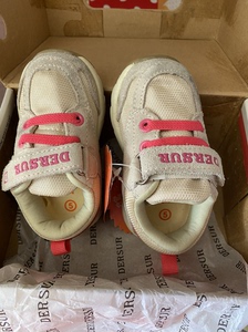 全新德萨五码机能鞋春秋款一双,微瑕款鞋头有点脏,照片拍的很清