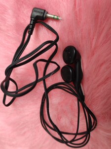 000人付款淘宝全新索尼原装正品耳机,型号为mdr-e818长线弯插头.