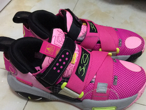 李宁全城9篮球鞋骚粉色 98新 39码 绝对正品