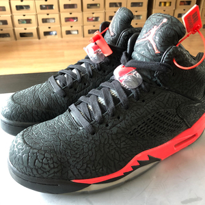 aj5爆裂纹黑红 成色炒鸡好 保真支持鉴定 无原盒 已消毒处