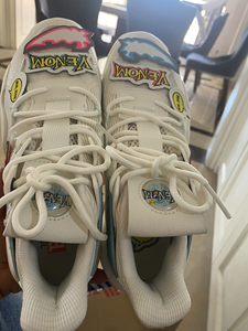 安踏板鞋女子休闲鞋漫威毒液联名春季新品新款网面透气防滑耐磨跑