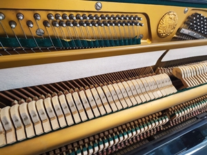 雅马哈附牌,miki钢琴