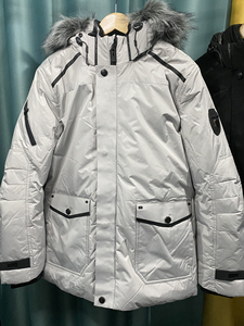 加拿大枫叶羽绒服