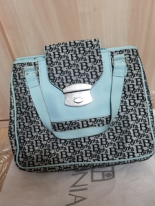 00最爱夕阳09淘宝bonia 波尼亚女包,买来668元,背过几次,现出售0人