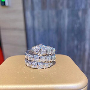 宝格丽戒指男蛇