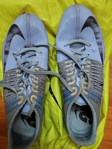 耐克绝版钉鞋大白鲨,现在市面上没有了