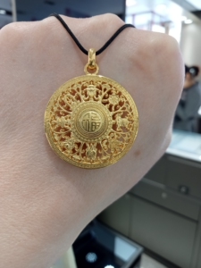 周大福八宝罗盘足金吊坠