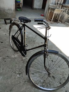 有一辆七八十年代，28寸上海风凰自行车，成色如图片一样，二手