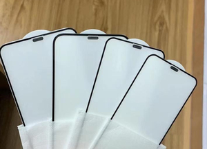 苹果xr钢化膜白边