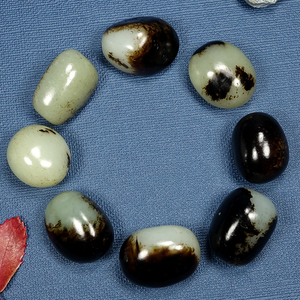 寓意石来运转和田玉油库料细腻油润聚黑皮原石原料手链177.44克