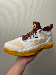 利拉德2 白黄球队配色 全新原盒 us10 44码 诚信交易